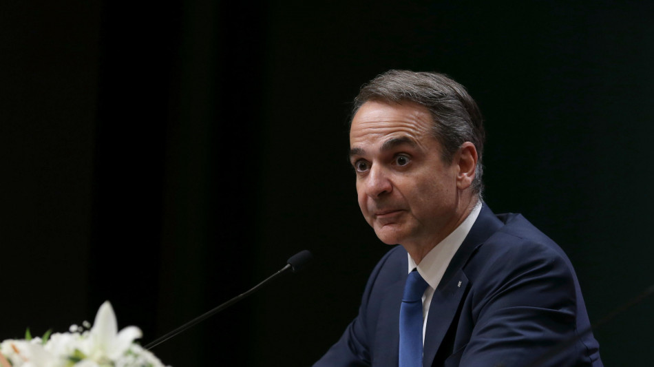  Il premier greco annuncia l'aumento del salario minimo a 920 euro 