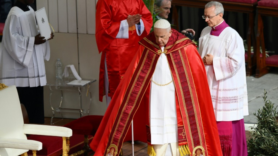 Papst eröffnet einen Tag nach Krankenhausentlassung Messe auf Petersplatz 