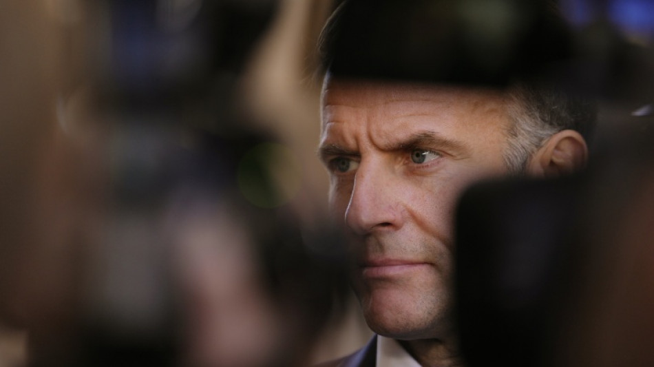  Dans la rue, au Parlement et dans les m&eacute;dias, le climat politique se tend &agrave; six mois de la pr&eacute;sidentielle 