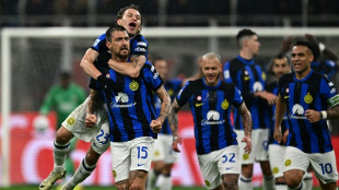 Inter vence Milan (2-1) e é campeã italiana pela 20ª vez