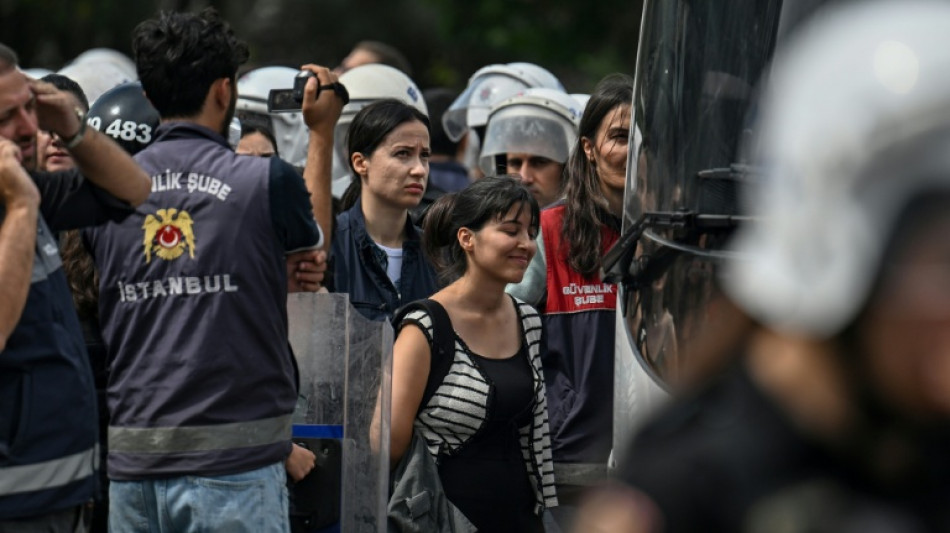  Turqu&iacute;a libera a 106 manifestantes que protestaron por la represi&oacute;n a la comunidad LGBT 