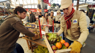 Inflation: sur un march&eacute; lillois, des "glaneurs" d'invendus face &agrave; une pr&eacute;carit&eacute; qui s'&eacute;tend