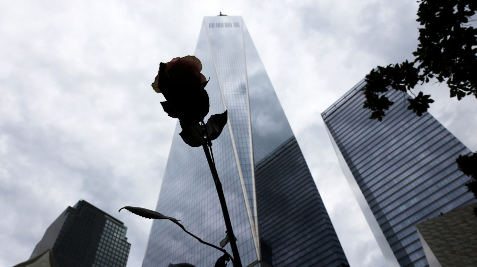 25 anni fa l'impatto sulla prima Torre, l'America si ferma