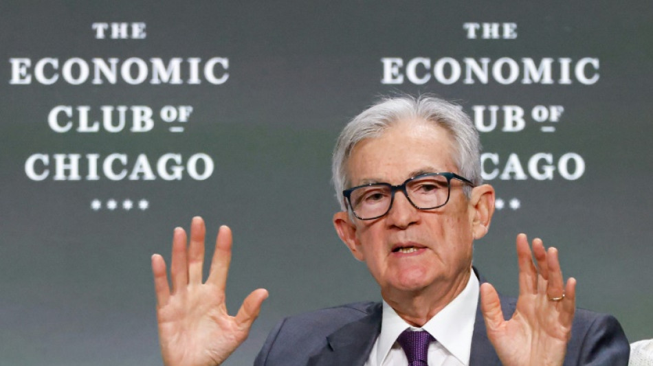 La Fed prolonge le statu quo sur ses taux, pointe des risques accrus sur l'emploi et les prix
