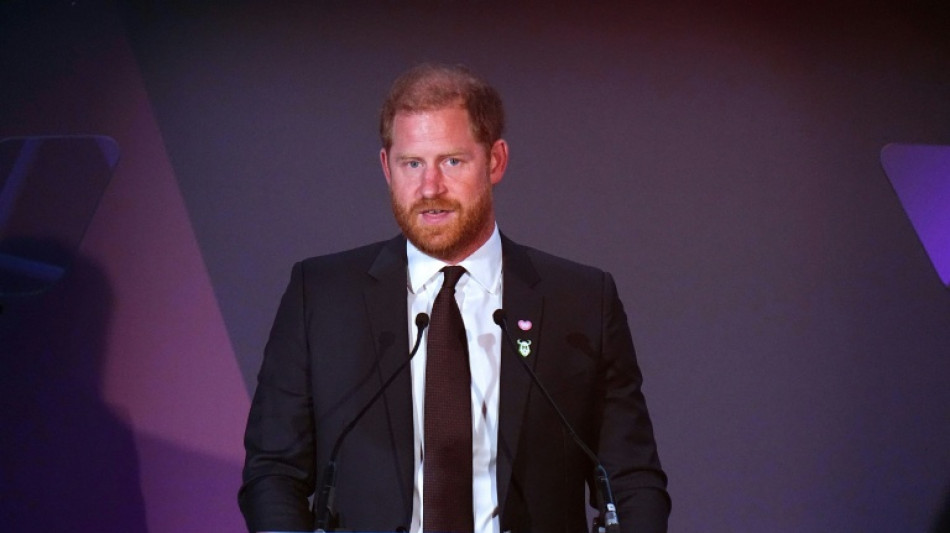  Pr&iacute;ncipe Harry denuncia 'intrus&atilde;o' de paparazzi na vida dos filhos 