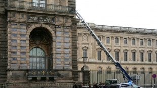 Louvre-Diebstahl: Deutsche Lastenaufzugsfirma wirbt für "flüsterleisen" Transport