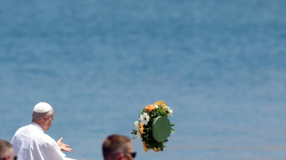  Aux Canaries, le pape d&eacute;nonce "l'indiff&eacute;rence" du monde face au sort des migrants 