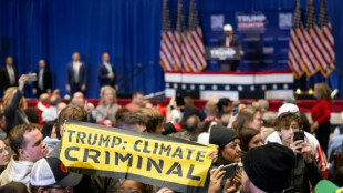 Klimaaktivisten st&ouml;ren Wahlkampfauftritt von Ex-US-Pr&auml;sident Trump in Iowa