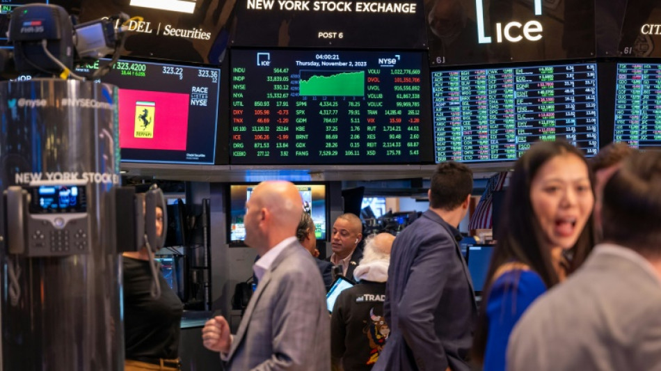 Wall Street cl&ocirc;t en modeste hausse