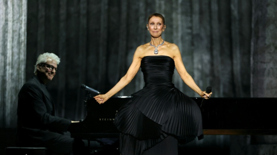  Erstes Konzert seit sechs Jahren: C&eacute;line Dion feiert B&uuml;hnen-Comeback bei Paris 