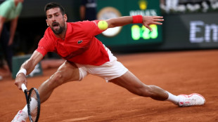 Djokovic vence Misolic e vai &agrave;s oitavas de Roland Garros