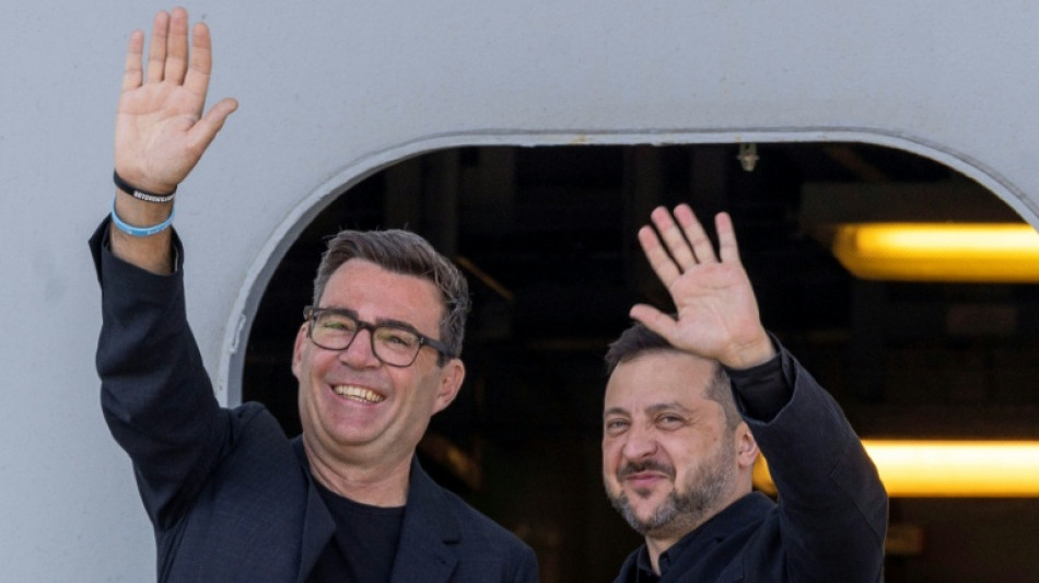  Primeiro-ministro brit&acirc;nico viajar&aacute; na segunda-feira para Kiev 