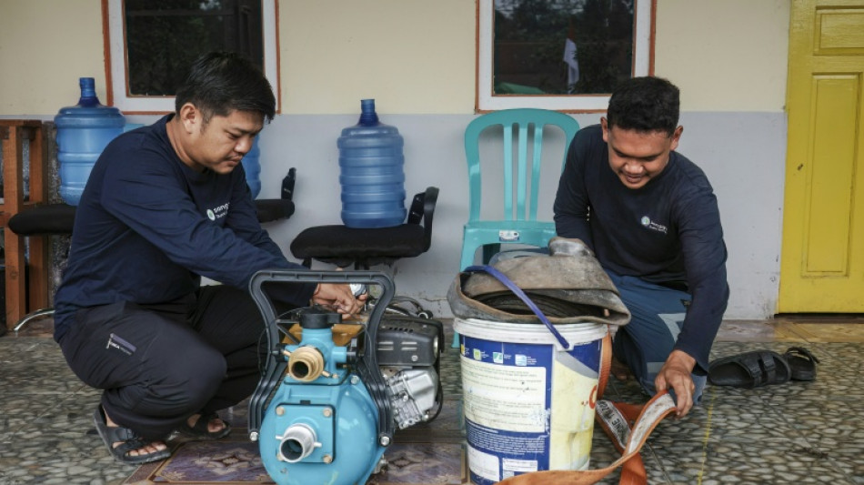  Volunteers fight uphill battle against Indonesian fires 