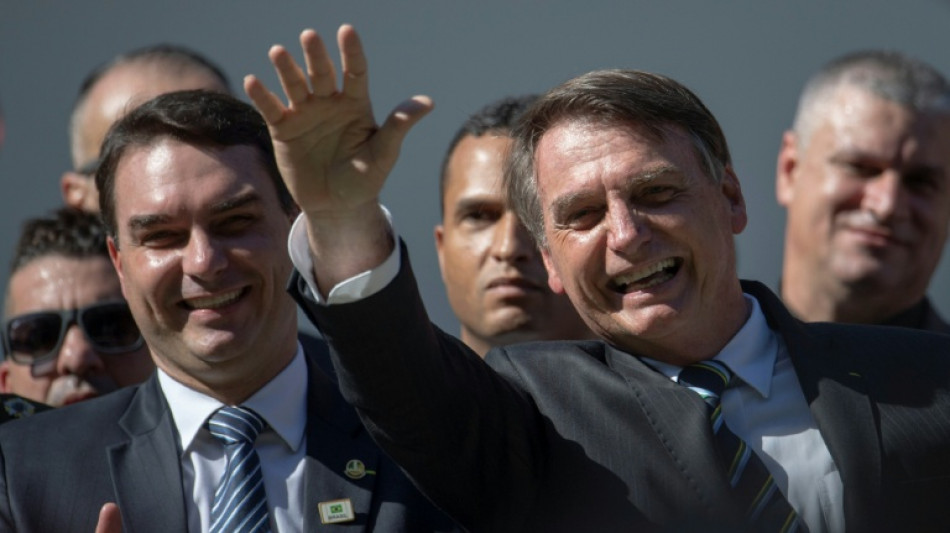  Jair Bolsonaro va por la revancha si su hijo accede al poder en Brasil 