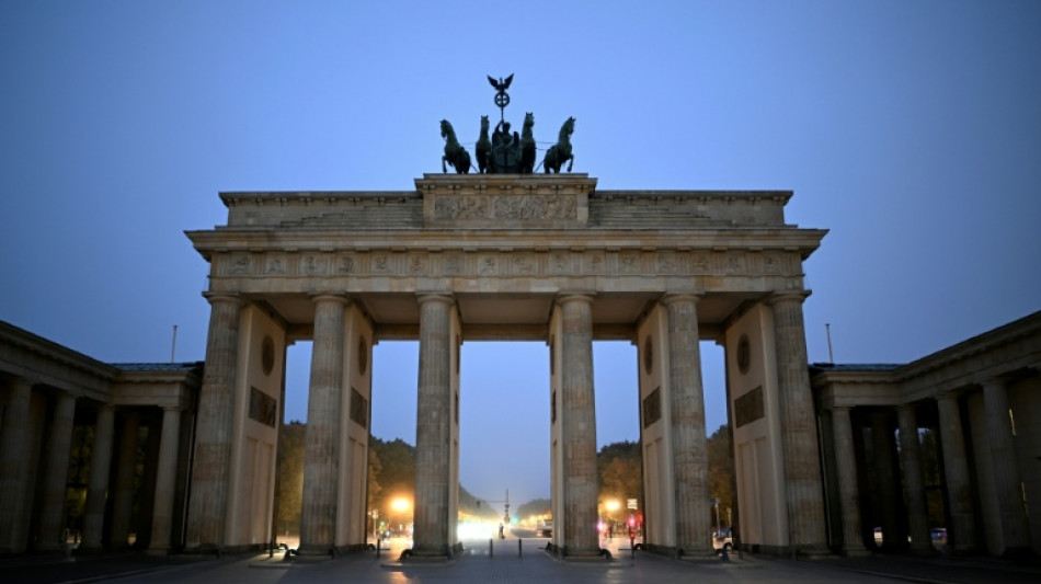  Brandenburger Tor wird zum 250. Geburtstag der Vereinigten Staaten angestrahlt 