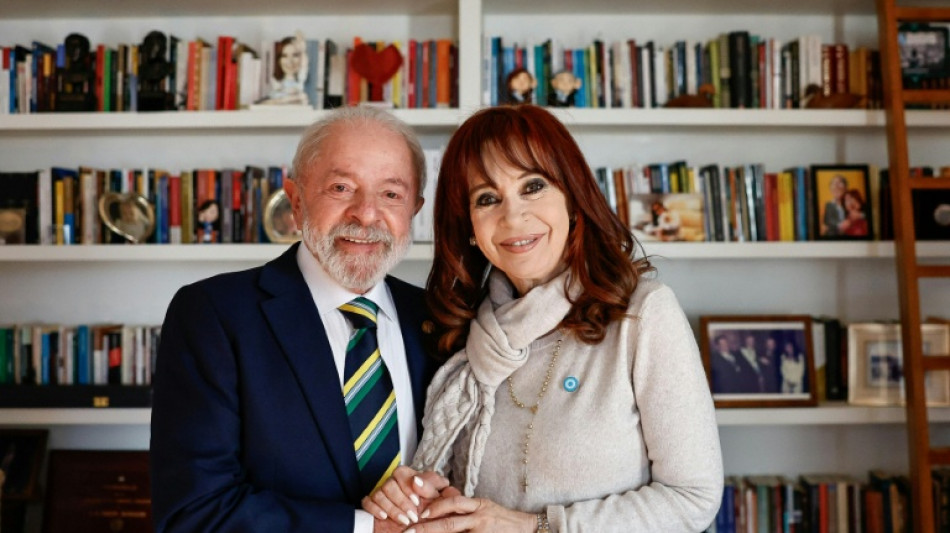 Lula visita Kirchner e lhe deseja 'for&ccedil;a para seguir lutando'