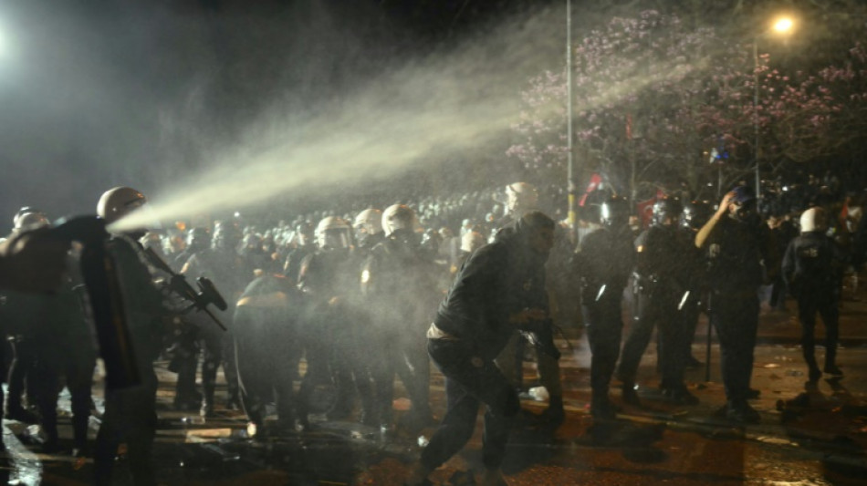 Protestos continuam na Turquia com 7 jornalistas presos
