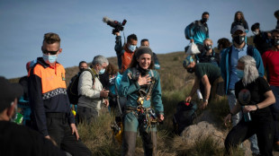 Sportlerin verlässt nach insgesamt über 500 Tagen in Isolation Höhle in Spanien