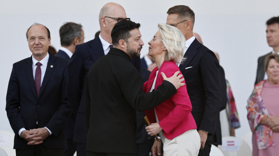 Von der Leyen, 'nuovo partenariato sulla difesa con Kiev, intesa sui droni'