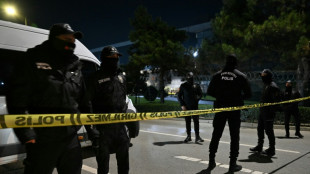 Homem faz ref&eacute;ns em Istambul em protesto contra ofensiva israelense em Gaza