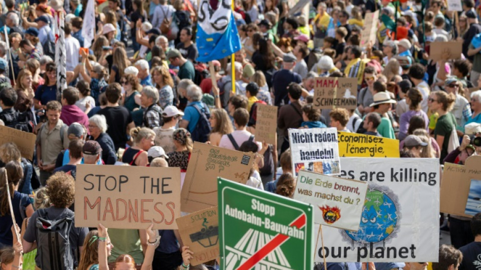 Tausende Menschen protestieren in der Schweiz für mehr Klimagerechtigkeit
