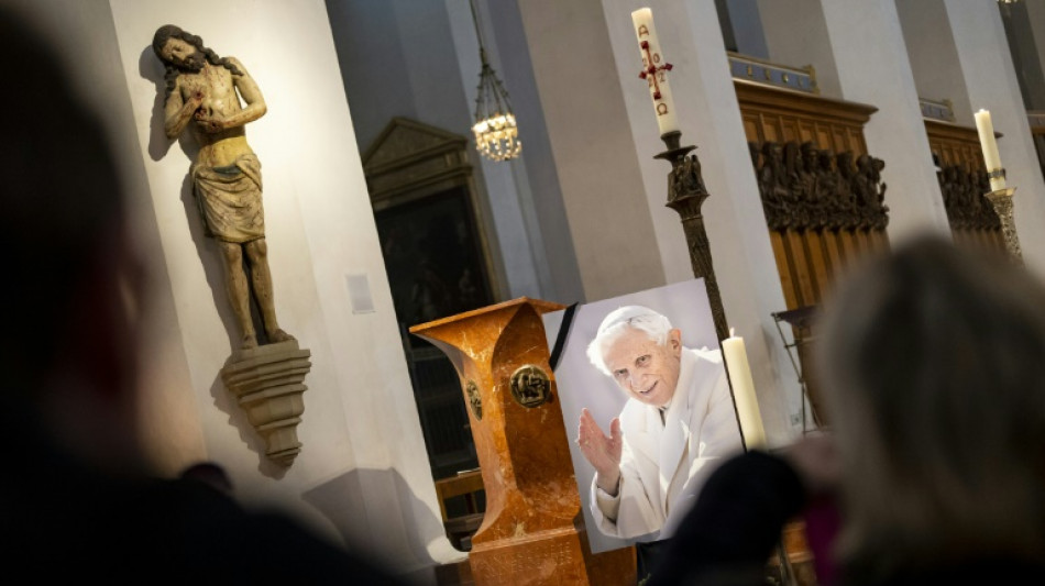 Deutschland ehrt verstorbenen früheren Papst mit Glockengeläut und Trauerbeflaggung