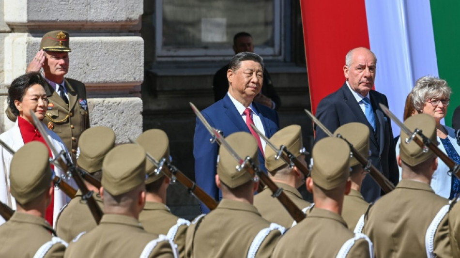 En Hongrie, Xi Jinping célèbre des relations "à leur apogée" et défie l'UE