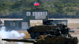 Ta&iuml;wan: exercices d'artillerie simulant la d&eacute;fense contre une invasion chinoise
