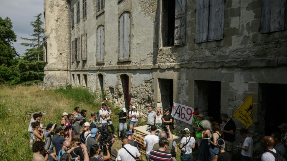 Quelque 800 personnes, certaines masqu&eacute;es, &agrave; la mobilisation anti-A69 selon le pr&eacute;fet