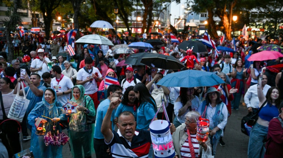  Protestan en Costa Rica por una supuesta amenaza de la presidenta a la democracia 