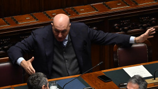 Crosetto, 'qualcuno si vergogna di aiutare Kiev, io ne sono fiero'