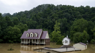 Número de muertes por inundaciones en sur de EEUU se eleva a 25 