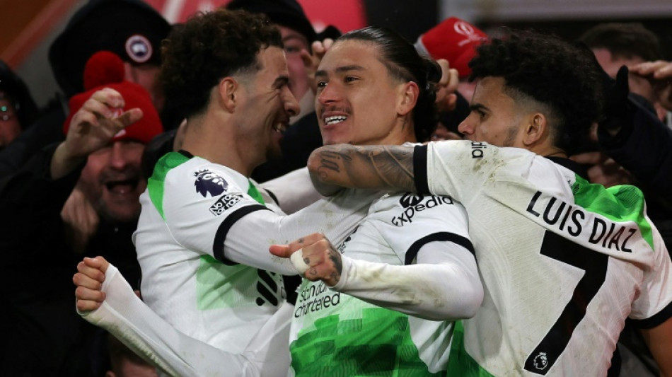 Liverpool goleia Bournemouth e segue firme na lideran&ccedil;a do Ingl&ecirc;s