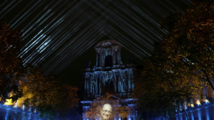 Zentrale Gedenkfeier f&uuml;r Opfer der Pariser Anschl&auml;ge 2015 begonnen