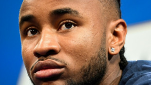 Nkunku passa por cirurgia no joelho e ficar&aacute; afastado por 'longo per&iacute;odo'