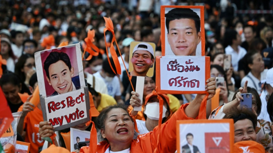  En Tha&iuml;lande, le parti favori des jeunes craint d'&ecirc;tre &agrave; nouveau &eacute;cart&eacute; du pouvoir 