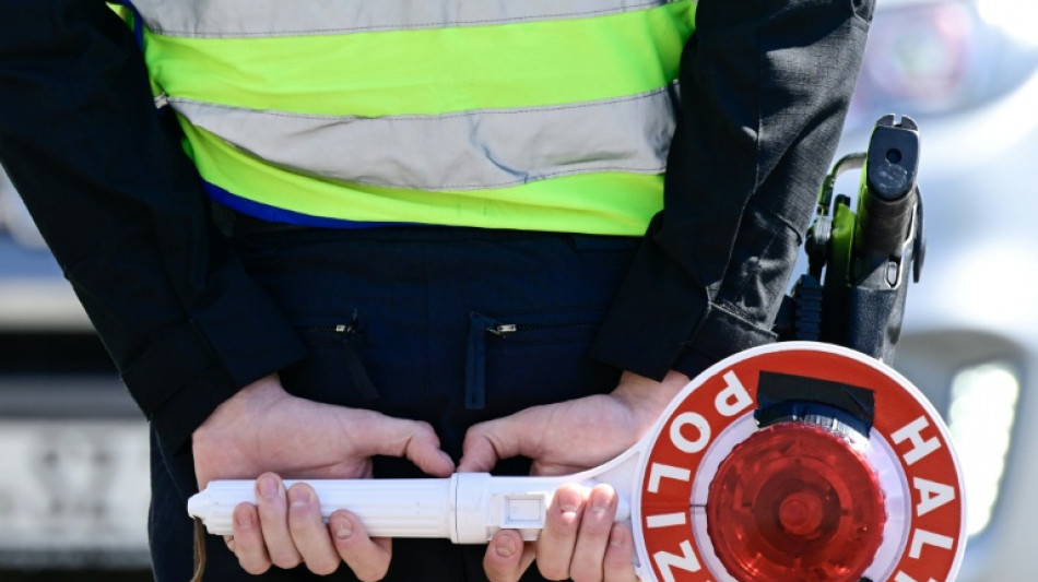  Mecklenburg-Vorpommern: 16-j&auml;hrige Autofahrerin entkommt mehrmals der Polizei  