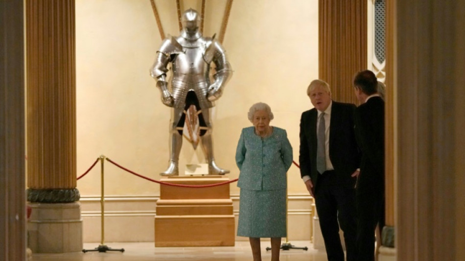 Elizabeth II. telefoniert trotz Corona-Erkrankung mit britischem Premier