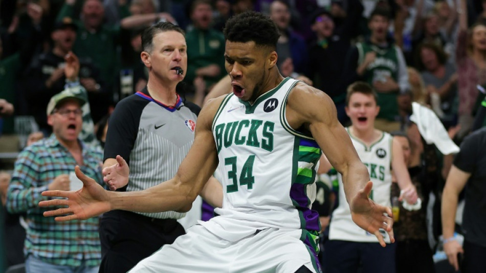 Giannis scores 42 to lead Bucks over Celtics, Warriors rout Grizzlies