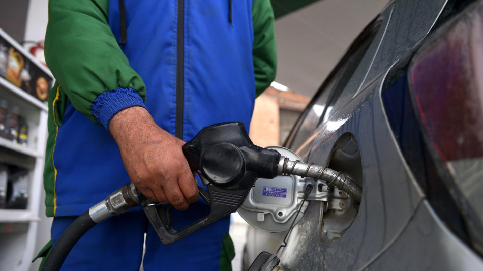  Codacons, con caro carburanti a compagnie +88 milioni a settimana, a Stato 61 