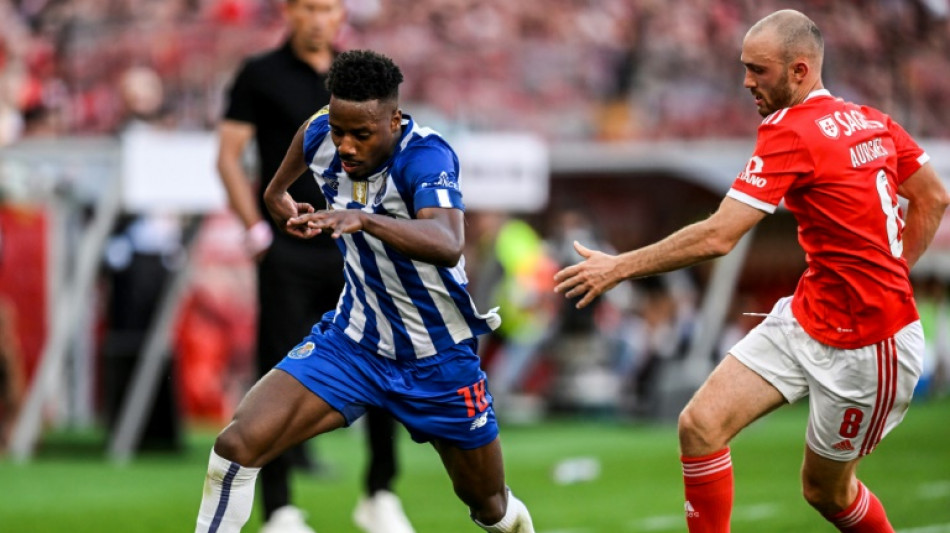 Botafogo contrata lateral-direito portugu&ecirc;s Wilson Manaf&aacute;