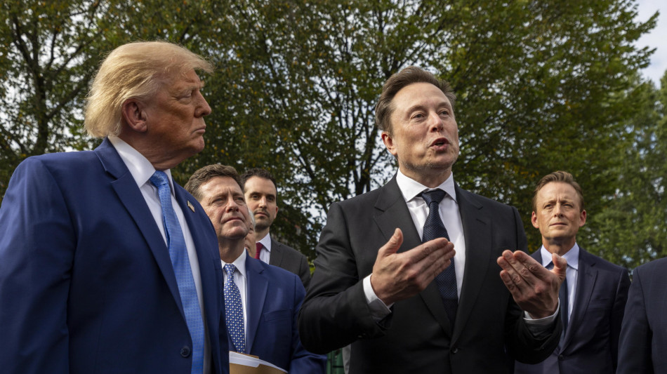  Wsj, 'Trump ha chiamato Musk per rimuovere le restrizioni a Starlink per l'Ucraina' 