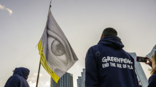 Forderung nach UN-Plastikabkommen: Greenpeace-Aktivisten entern Tanker in S&uuml;dkorea