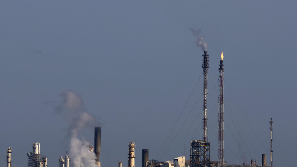  Il prezzo del petrolio torna a salire (+0,22%) dopo mancata tregua 