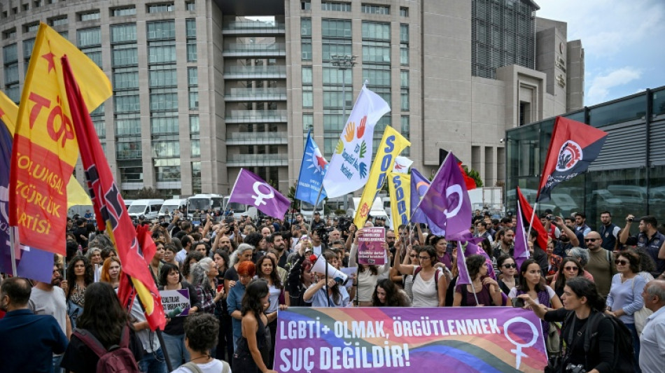  Turquia prende dezenas de manifestantes que protestavam contra a repress&atilde;o LGBTQIA+ 