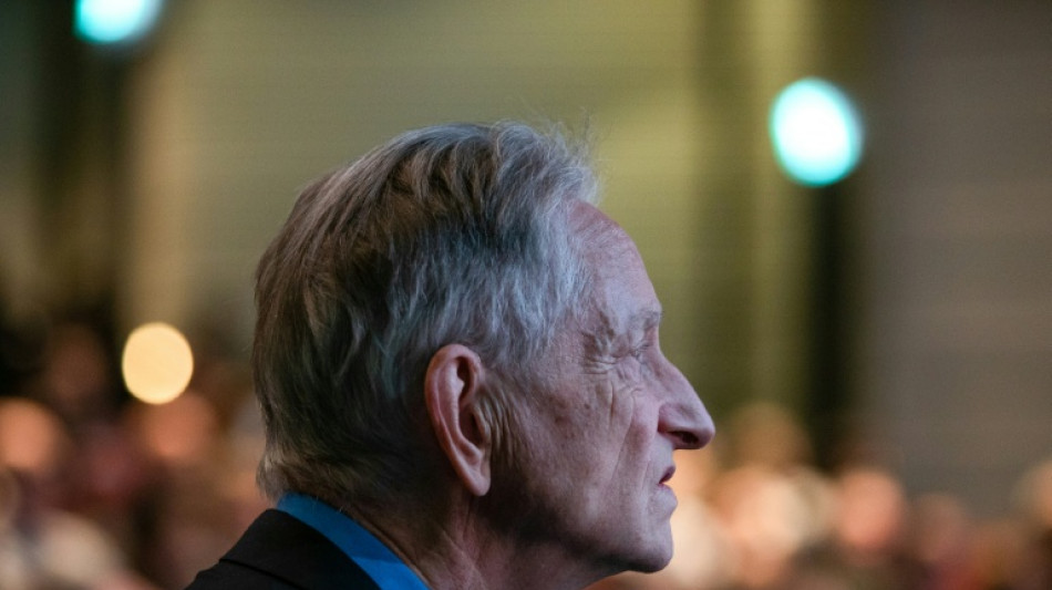  Unregulated AI like speeding with no steering wheel: AI godfather Hinton 