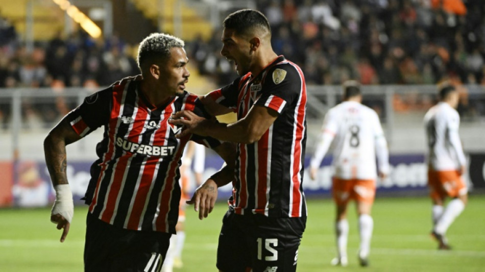 S&atilde;o Paulo vence Cobresal (3-1) e avan&ccedil;a &agrave;s oitavas da Libertadores