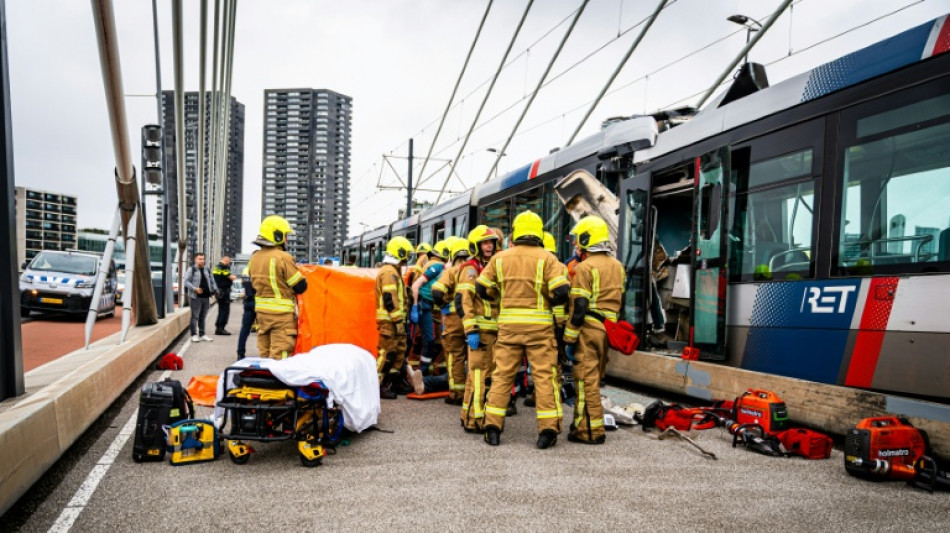  Zwei Stra&szlig;enbahnen sto&szlig;en in Rotterdam zusammen: 15 Verletzte 