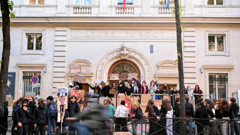  Un adolescente pierde una mano durante las protestas estudiantiles en Francia
 