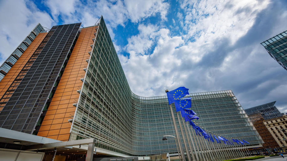  Commissione Ue, 'presidente Polonia convalidi la nomina dei nuovi giudici' 